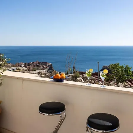 Charming View Old Town Ap, With Free Parking Daire