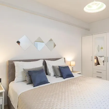 Charming View Old Town Ap, With Free Parking Apartment *