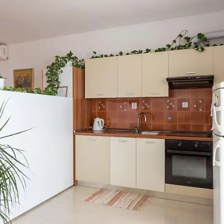 Charming View Old Town Ap, With Free Parking Apartment