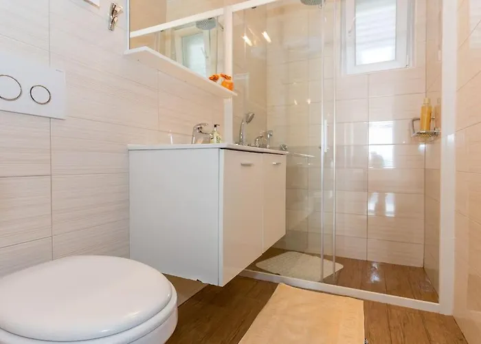 Charming View Old Town Ap, With Free Parking *